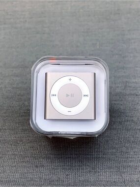 Apple iPod Shuffle 2GB 4th Generation Silver